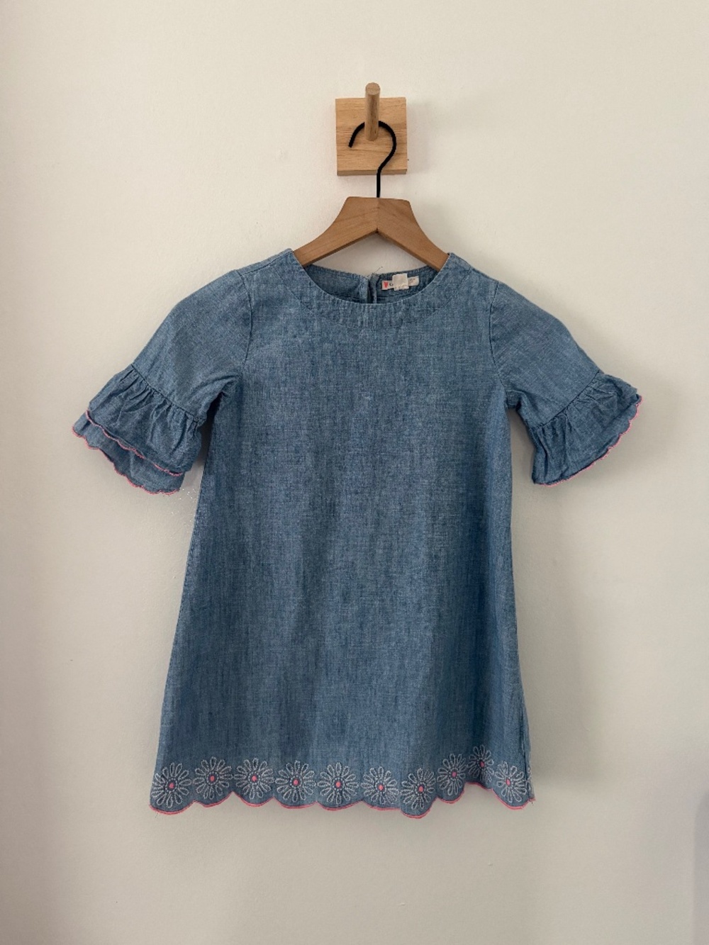 Crewcuts Girls Blue Chambray Dress Pink Scallop Trim Embroidery Size 6 Floral